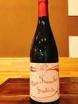 フランスのグルナッシュ、シラーを使用した赤ワイン。
厚みのある果実味と旨味、構成のしっかりとしたタンニン分があるワインです。