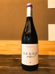 スペインのテンプラニーリョを使用した赤ワイン。
黒紫色。ノーズはスパイシーな、ブルーベリーとブラックベリーの含み。滑らかなテクスチャーと濃厚な味わいは5年から6年楽しめるワインです。