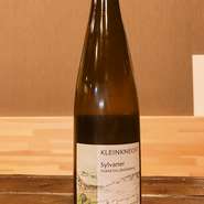 フランスのシルヴァネールを使用した白ワイン。
ボリューミーで豪華な仕上がりのワインです。