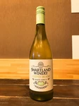 南アフリカのシュナン・ブランを使用した白ワイン。
すっきりした、辛口の爽やかな白ワイン。グワバやパッションフルーツの香りを示し、ライムの皮の含みを持つワインです。