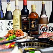 焼酎、赤ワイン、白ワイン、ハイボール、日本酒、ビールなど、牛肉に合うお酒が多数おいてあります。その日の気分でお酒を選べます。牛肉とお酒がお互いの味を引き立てあい、旨味が口いっぱいに広がります。