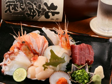 北海道の旬の味が集結した『刺身8点盛り』
