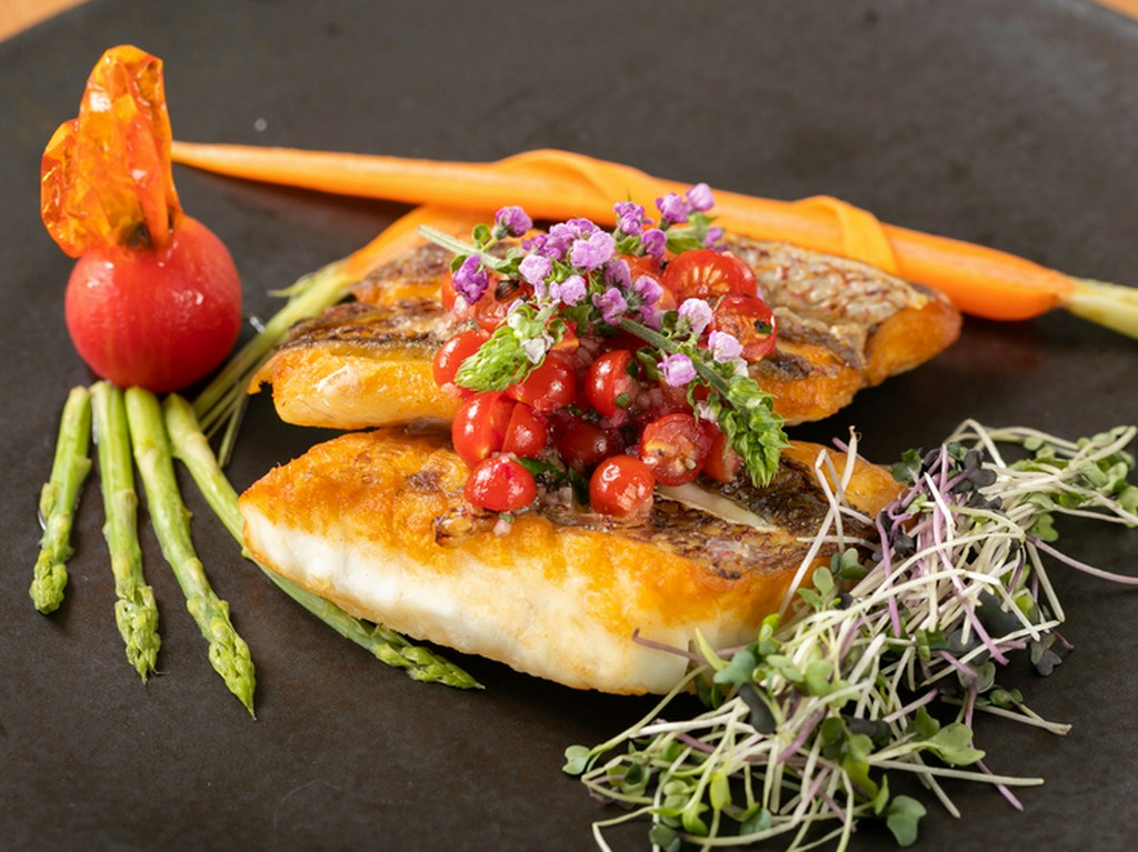 素材の良さを活かした、シェフの技が光る逸品『旬の魚の料理』