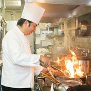 コース料理は季節替わりですが、同じ季節に複数回ご来店いただいても毎回新鮮な気持ちで召し上がっていただけるよう、お客様に合わせてアレンジするようにしています。ご要望などありましたら気軽にお伝えください。