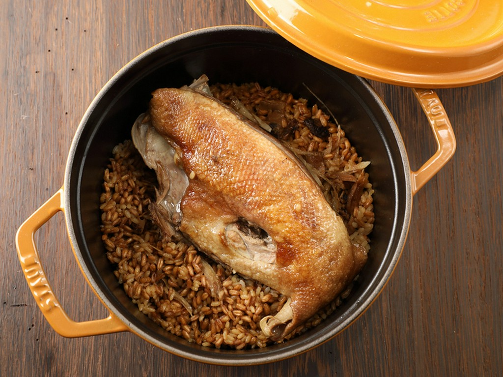 鴨肉の旨味が楽しめる『浜田商店合鴨のロースト　麦ごはん』