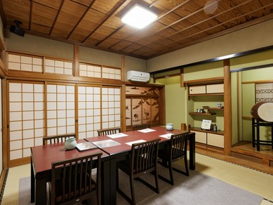 部屋ごとに趣きが異なる、大小さまざまな個室席