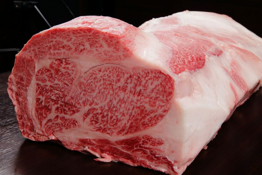 A5ランクの黒毛和牛。全国から最上級の肉だけを厳選仕入れ