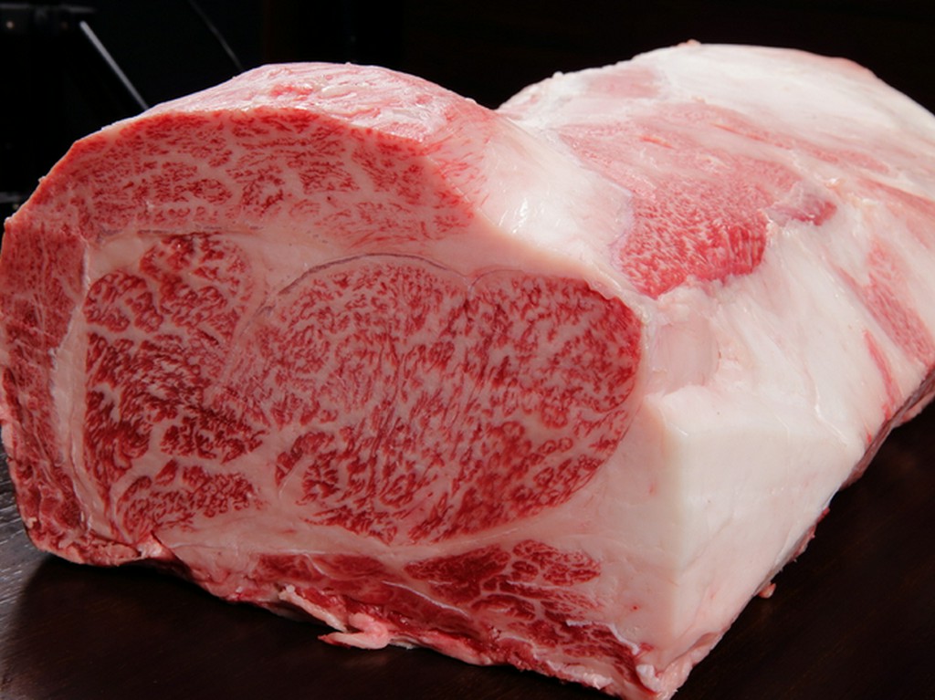 A5ランクの黒毛和牛。全国から最上級の肉だけを厳選仕入れ