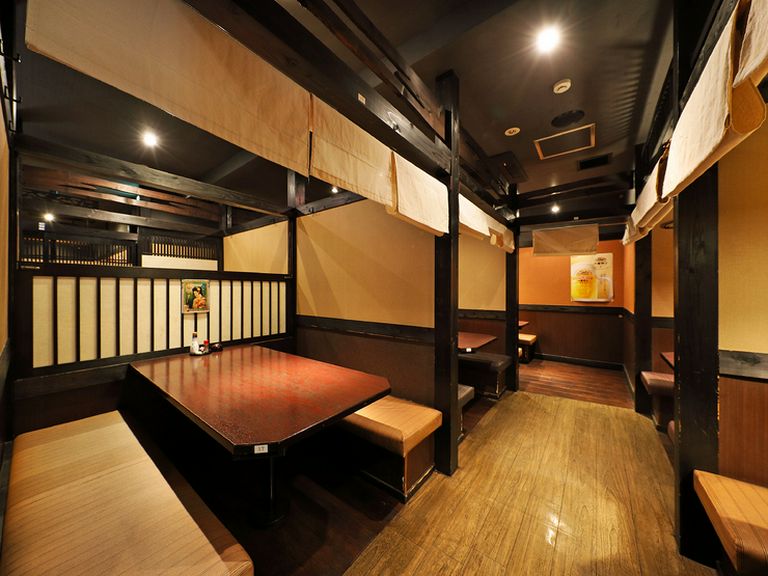 落ち着いた和の空間でゆるりと酒肴に酔いしれる、贅沢な時間