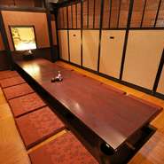 カジュアルな飲み会から、かしこまった接待まで対応可能。掘りごたつの完全個室など、様々な個室があるので安心です。人数やシーンが変わっても困らないので、いざというとき頼りになる一軒です。