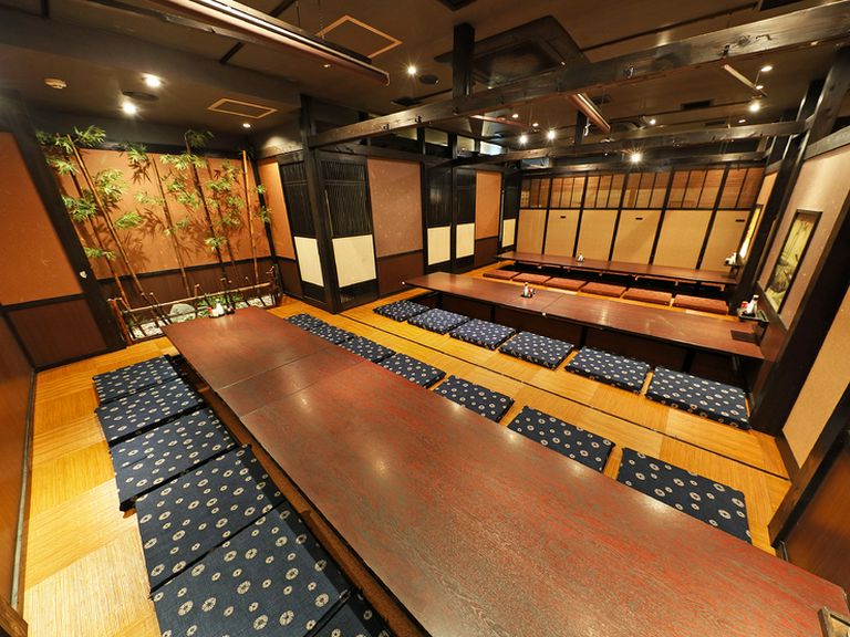 忘年会に最適。個室〜最大70人が入れる大宴会場まで完備