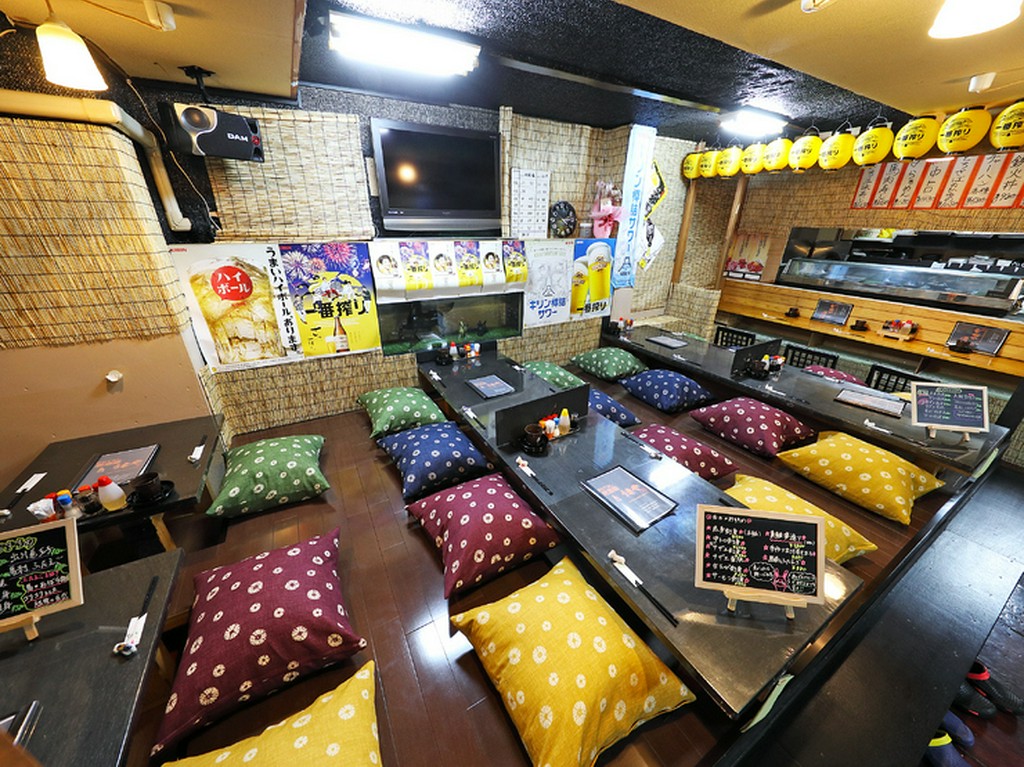 カウンター席もあり、一人でも入りやすい雰囲気。ぜひお気軽に！