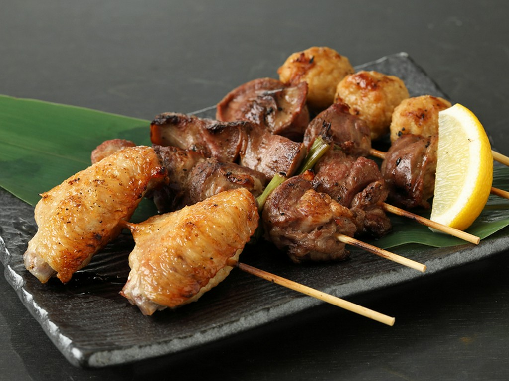 人気の串焼きをお得に楽しめる！『焼鳥5本盛り』