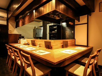 洒落た佇まいとヘルシーな料理が大人のカップルに似合います