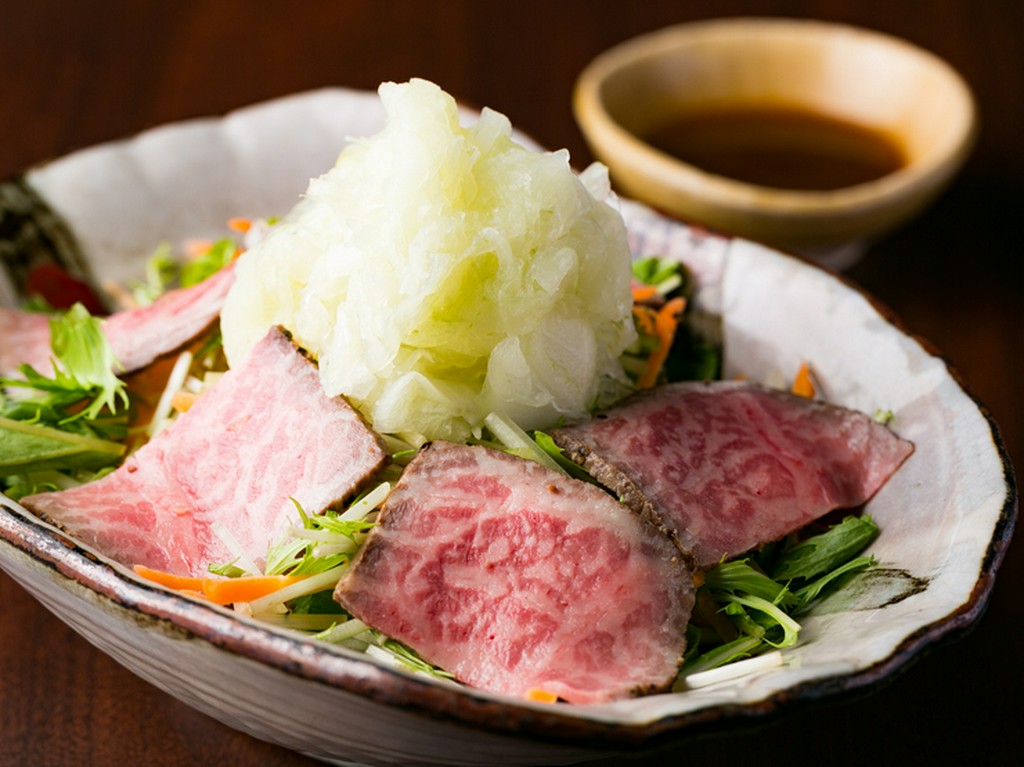 三ヶ日牛と三ヶ日みかんのコラボレーション『ローストビーフのサラダ』