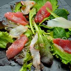 上質な魚とフレッシュ野菜が爽やかに調和する『カルパッチョ』