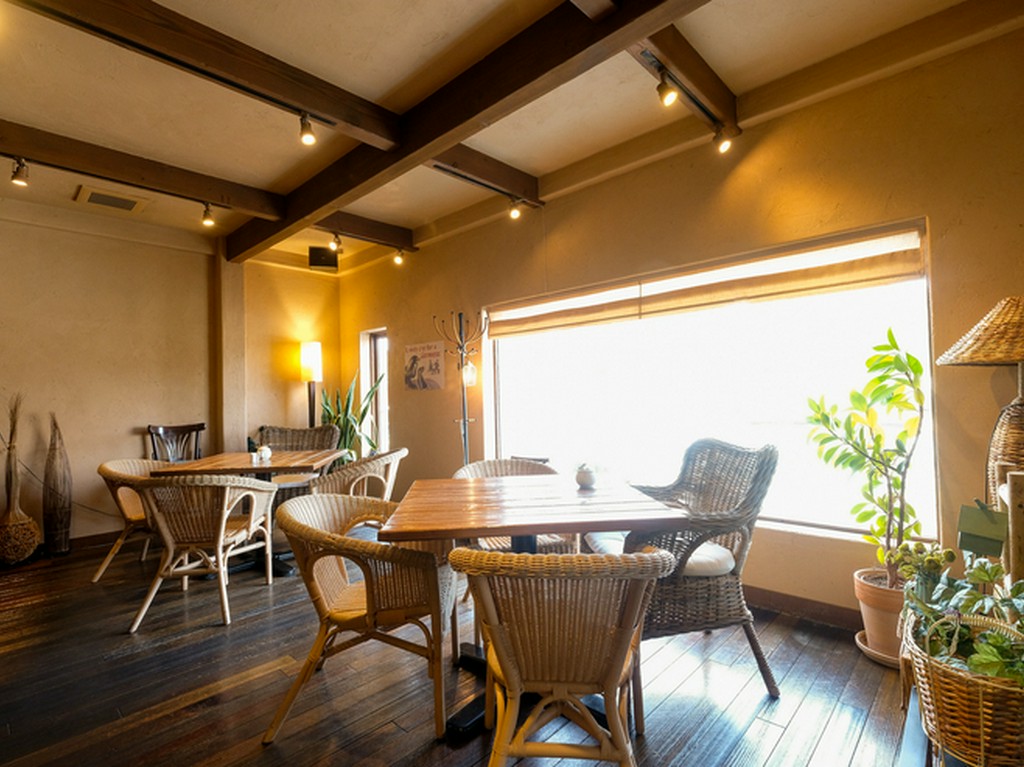 解放感のある大きな窓から臨む景色が魅力