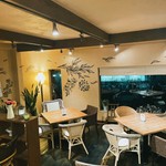 ウッド調で、木・土・石を基調とした自然がテーマの落ち着きのある空間で貸し切りパーティ