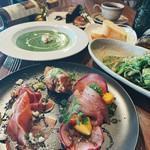 お一人様一皿のSaltパスタコース 3,200円(税込)　前菜からデザートまで♪全6品