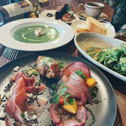 お一人様一皿のSaltパスタコース 3,200円(税込)　前菜からデザートまで♪全6品