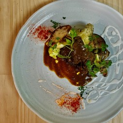 記念日や特別な日にオススメのおひとり様一皿のコースです。