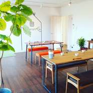 キッズスペースもあり、お子様連れ方でもゆったりと過ごせる広めの個室。ワークショップやイベント、講座等の利用にもぴったり！
