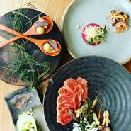 新鮮なお野菜がたっぷり味わえる、お腹も心も満たされるシェフの特別コースをご用意！ご予約の際「ヒトサラを見た」で、ビールかノンアルコールドリンクを一杯サービス(特別コース注文の方に限り)♪