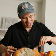 居心地の良さ、ゆったりとした空間、自然な空気感の演出を心掛けて。選りすぐりの食材を、それぞれに適した調理法で美味しさを最大限に引き出した料理にて提供いたします。