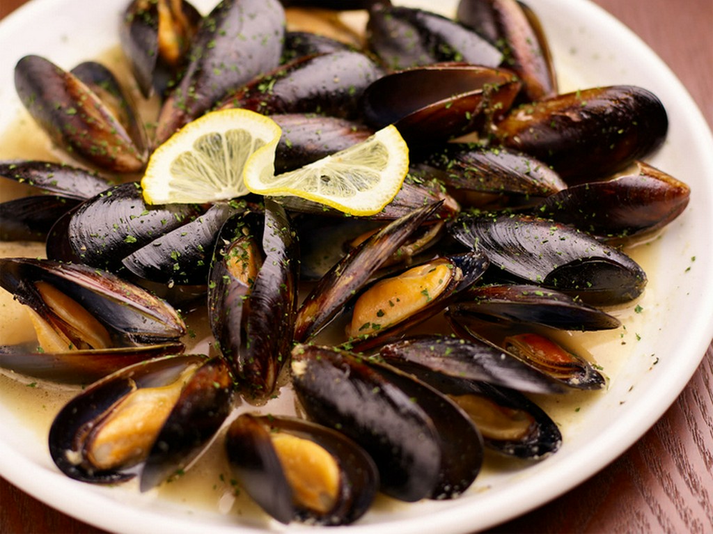 豪快＆フレッシュ。ボリューム満点の『ムール貝のオリーブオイル酒蒸し』
