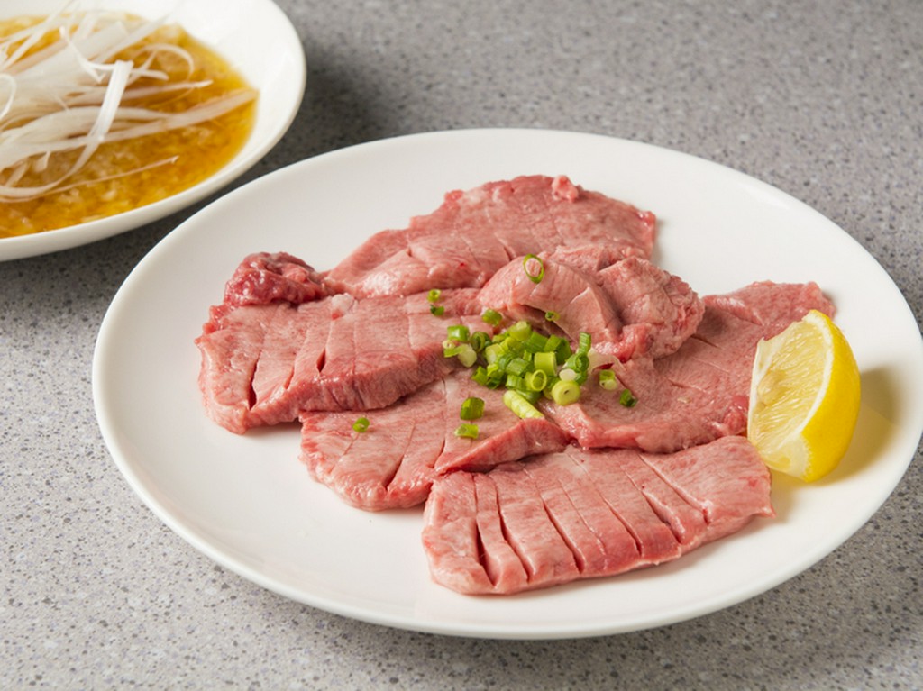 味付ねぎと牛タンの相性がバッチリ！　『ねぎ上タン塩＜上質の舌元肉＞』