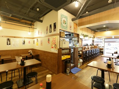 地下1階〜2階まで3フロアの大型店舗