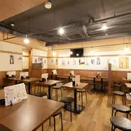 上野駅から徒歩2分と便利な【鳥道酒場】では大人数の宴会も大丈夫です。地下の50席はフロアごと貸切が可能です。