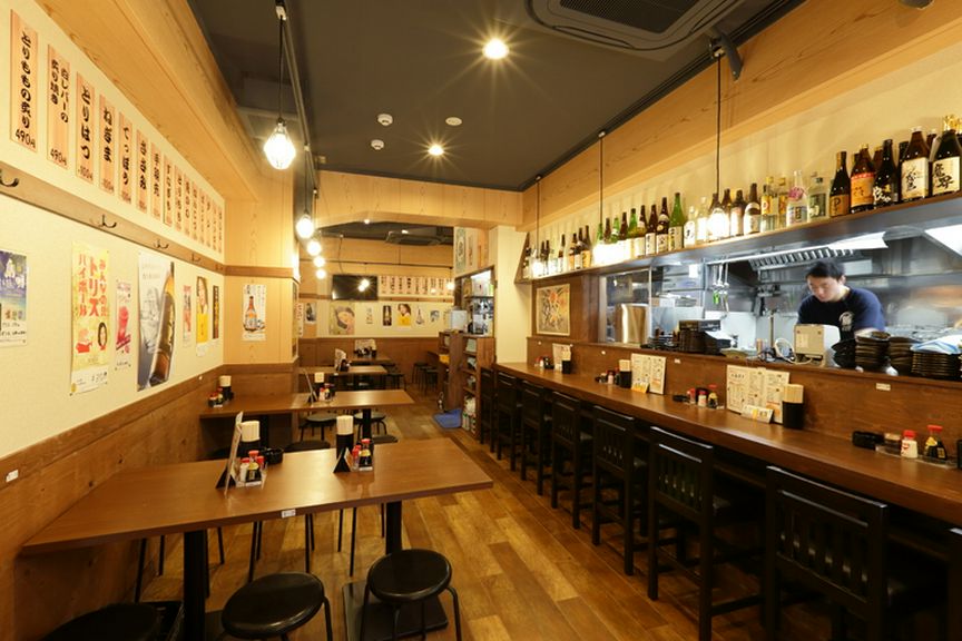 女性お一人様も歓迎!清潔感のある明るい店内