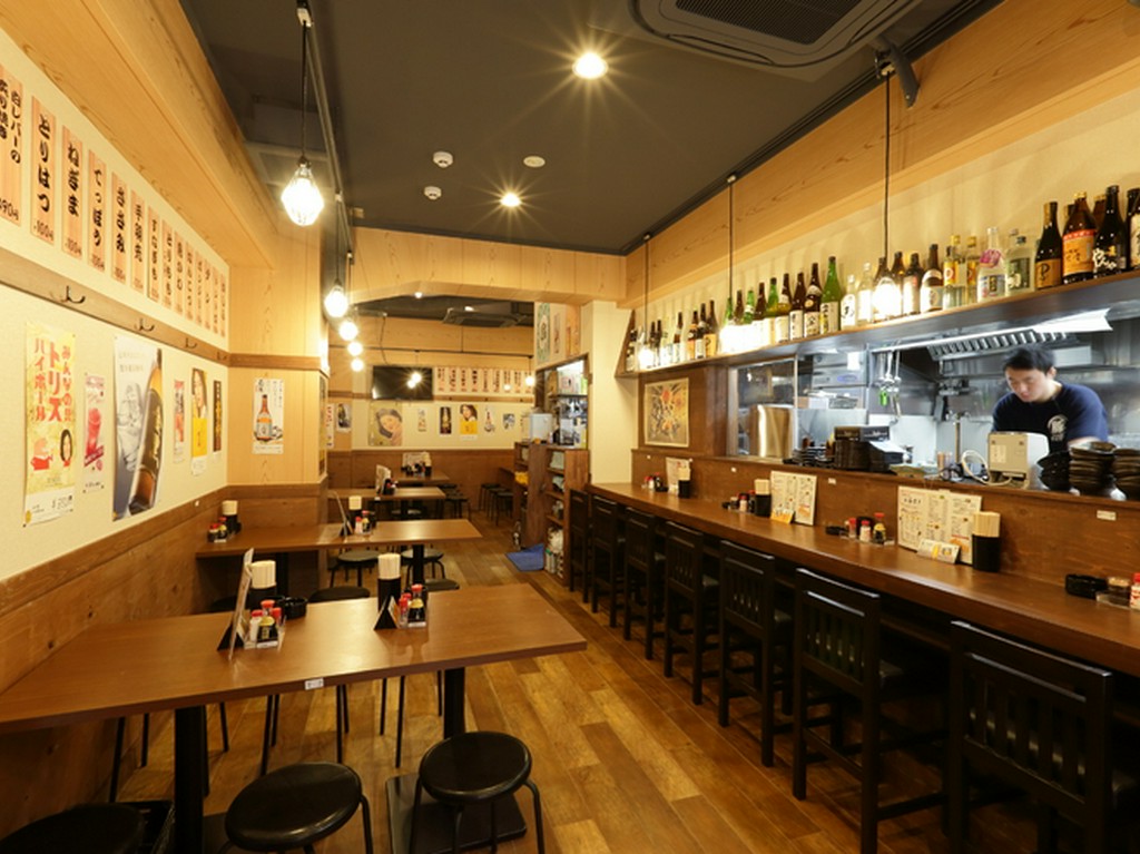 女性お一人様も歓迎！清潔感のある明るい店内