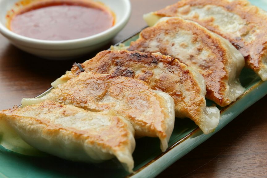 当店自慢の肉汁あふれるジューシー自家製 鶏餃子(5個)