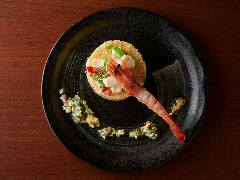 彩りと食感のコントラストを堪能『駿河湾ヤリイカと天使の海老のクスクス』