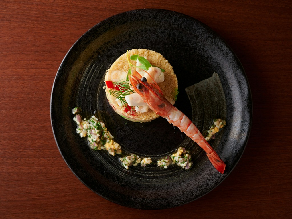 彩りと食感のコントラストを堪能『駿河湾ヤリイカと天使の海老のクスクス』