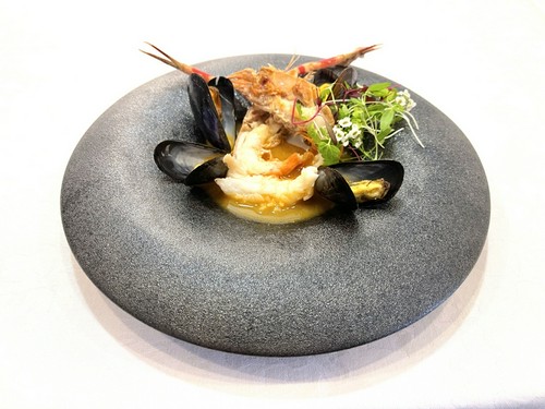 イノビリアブルコース魚料理の一例