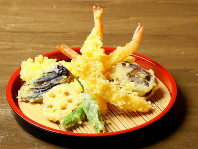 カラッと揚がった食べやすい『天ぷら盛り合わせ』