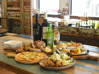２H飲み放題がついたコースです。
贅沢な食材を使った料理をご提供します。