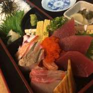 自慢の海鮮を贅沢に使った丼です！