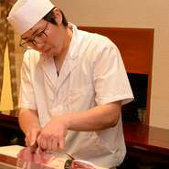 当たり前のことかもしれませんが「温かいものは温かいうちに・冷たいものは冷えた状態で」ご提供します。いかに最高のな状態でお召し上がりいただけるか考え、作る時間やお出しするタイミングにも注意しています。