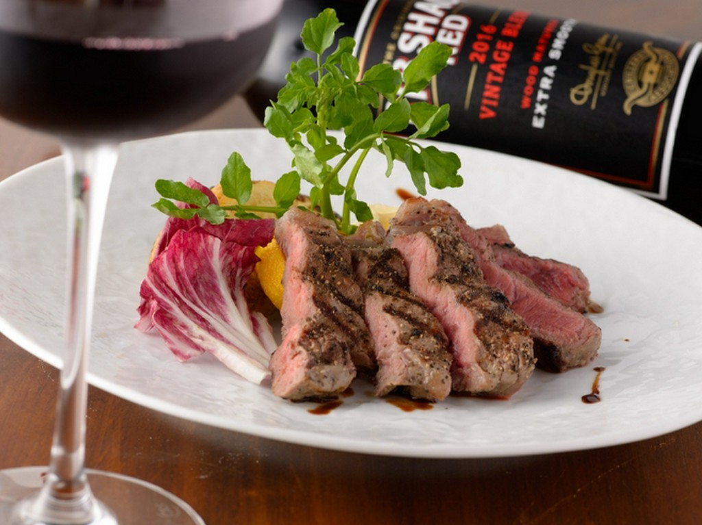 お肉本来の旨味が味わえる『柔らかサーロインステーキ』