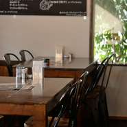 お客様には店内の雰囲気も味わってほしいです。深谷にこんなオシャレな場所があったのかという発見をしてくれたら嬉しいです。インテリアにもこだわっているので、少しでも海を感じていただけたらと思います。