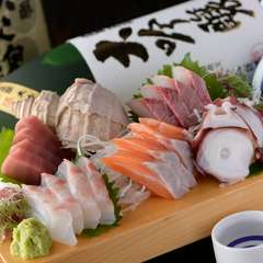毎日の市場への買い付けで新鮮な魚介類が食べられる！
