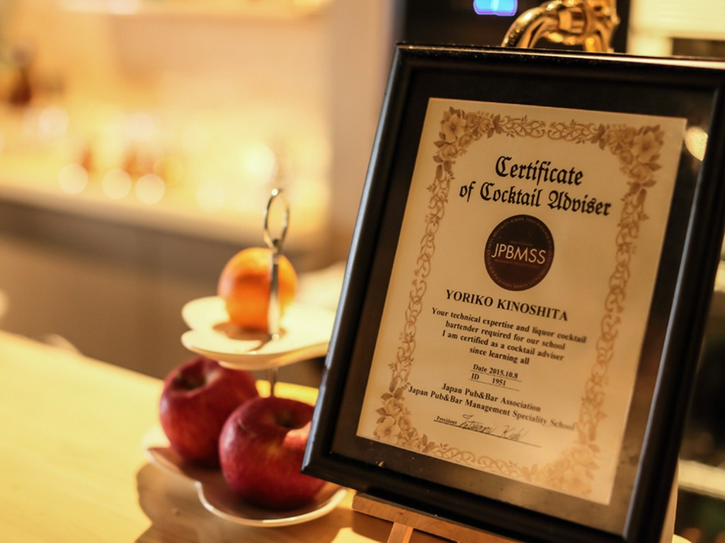 店主はカクテルアドバイザー。カクテルのことなら何なりと相談を