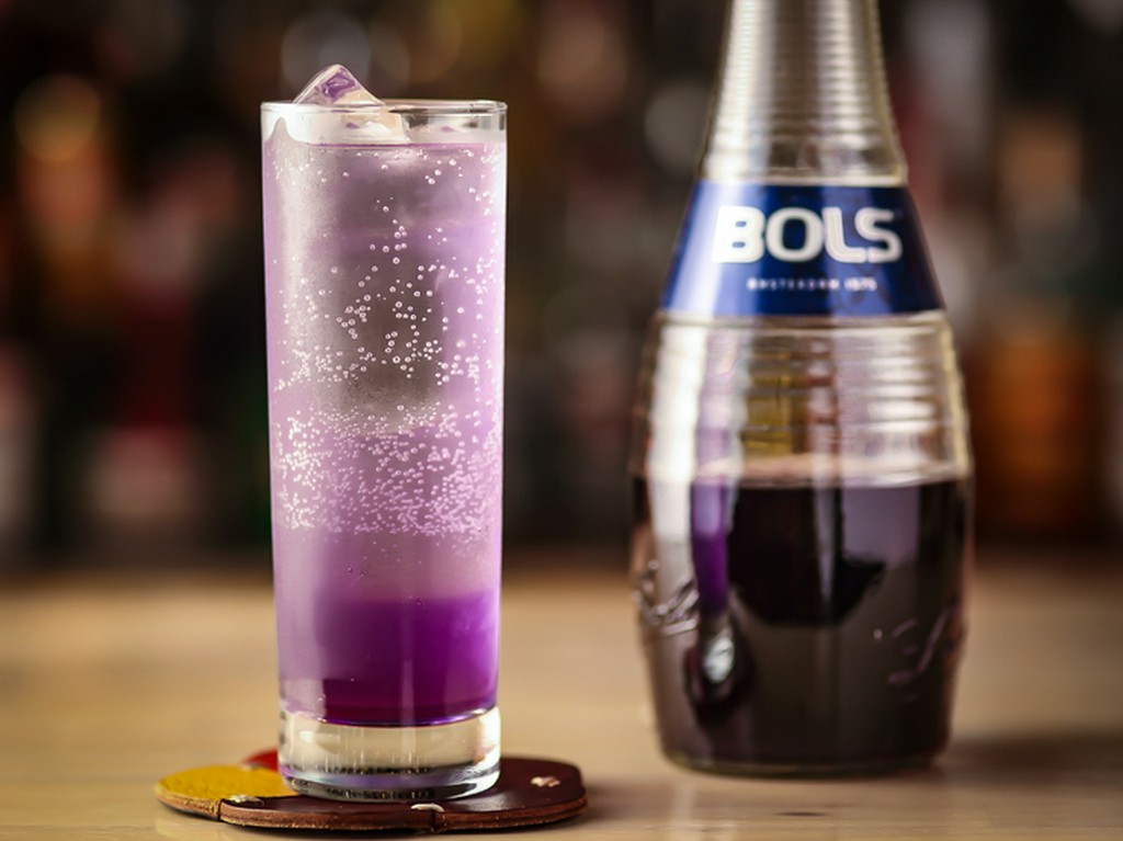 すみれ色が素敵な夜をさらにグレードアップ『バイオレットフィズ』