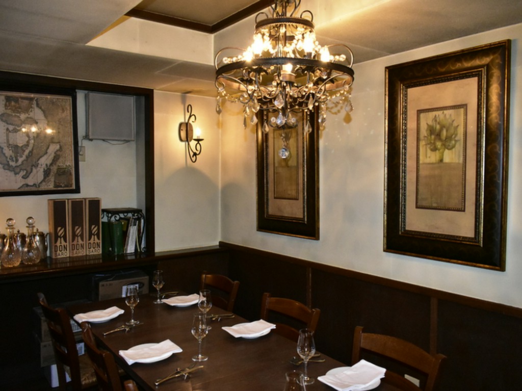 常連から観光客まで。国内外を問わず、幅広い方々をおもてなし