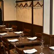 ゆったりとしたつくりの店内は、近隣のご家族連れにも入りやすいアットホームな空間です。種類豊富なパスタ、ピッツァはお子様にも好評。家族の記念日など、美味しいものが食べたい時に訪れたいお店。