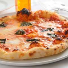 本場ナポリの味！　モチモチの生地にモッツァレラがとろける『ピッツァマルゲリータ』